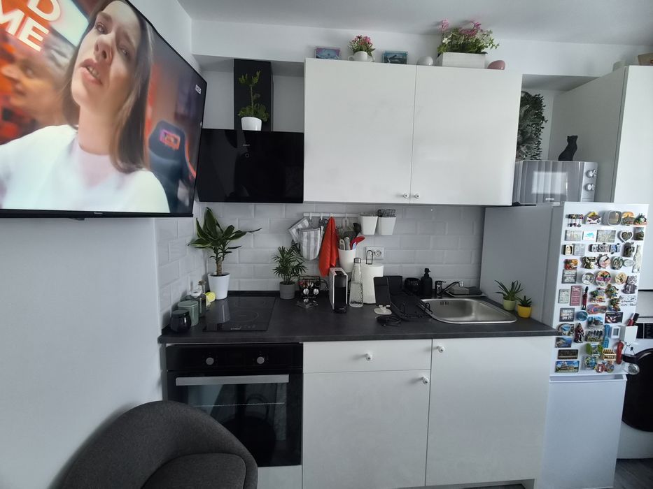 Vând garsoniera recent renovata!!