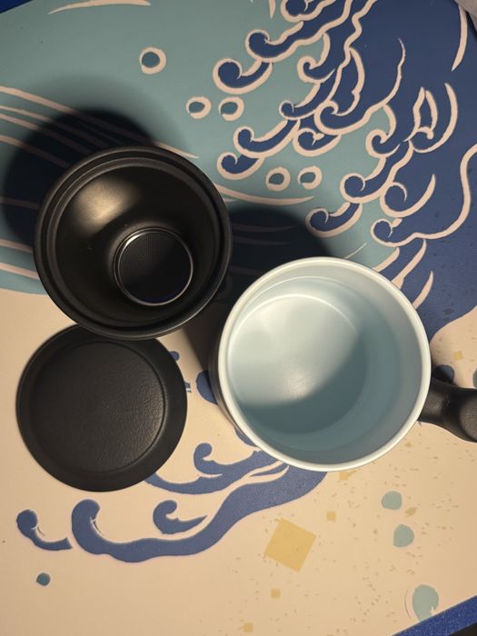 Cana ceramica cu sita pentru cafea