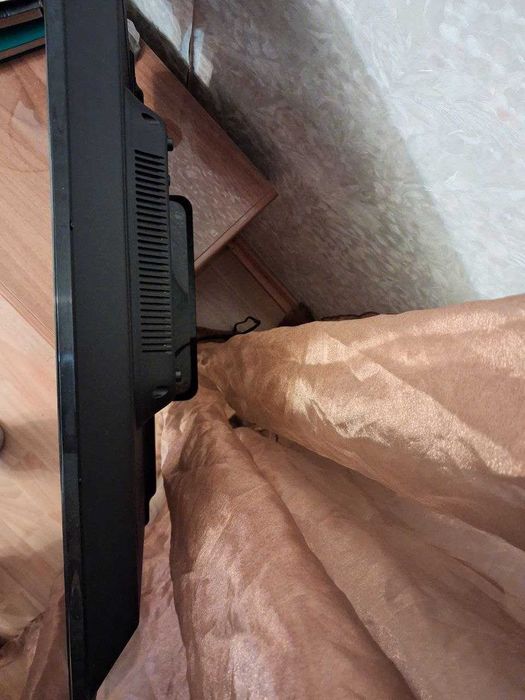 Продам телевизор Elenberg 28"