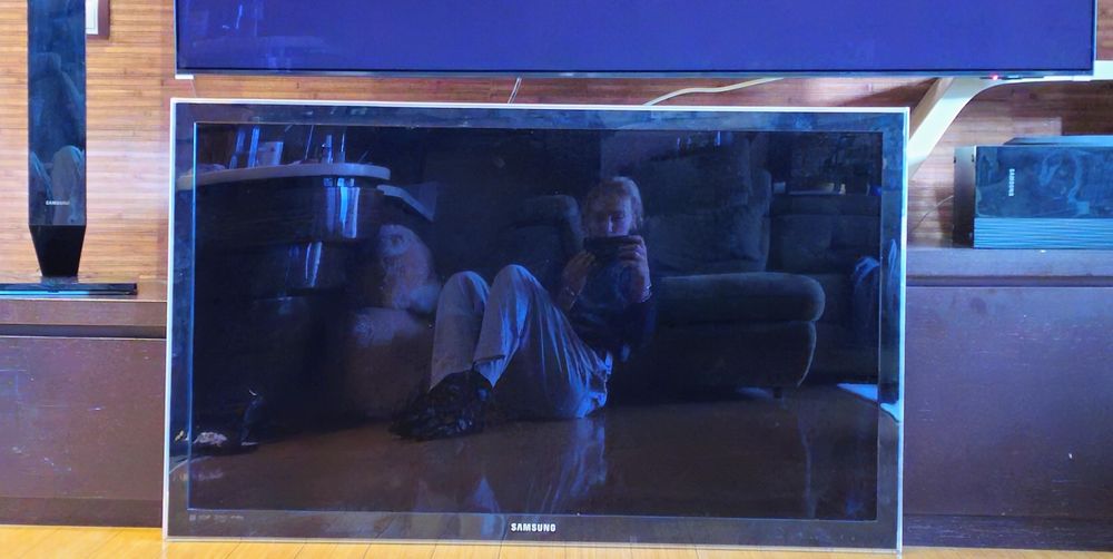 Телевизор Samsung Series 5 46'' 1080p HD LED LCD с оригинална поставка