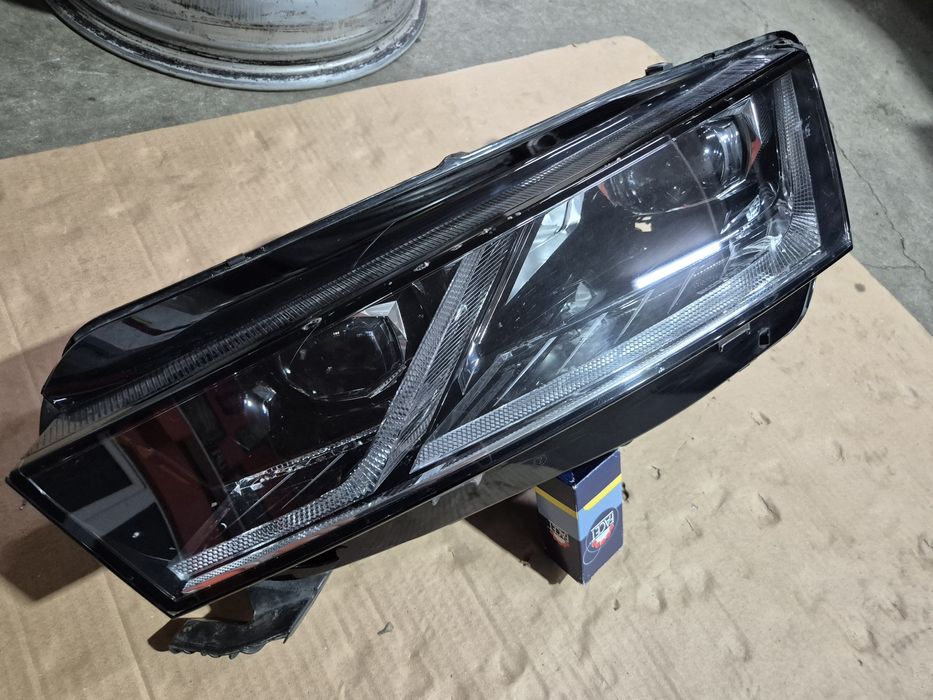 Ляв фар Шкода Октавия IV лед фар Skoda Octavia 4