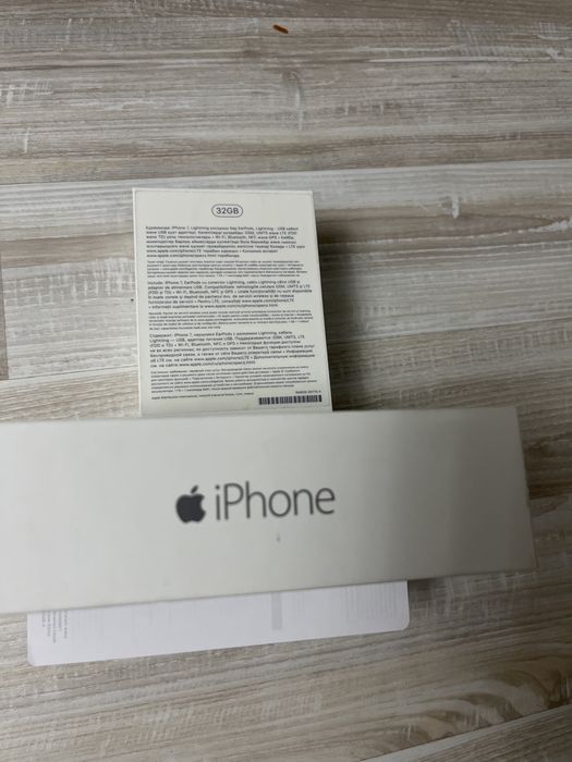 Продам телефон Айфон 7