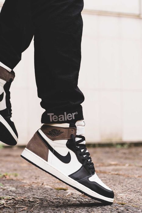 Adidasi Air Jordan 1 Retro High OG "Dark Mocha" Produs NOU