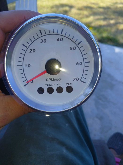 Оборотомер за извънбордов двигател