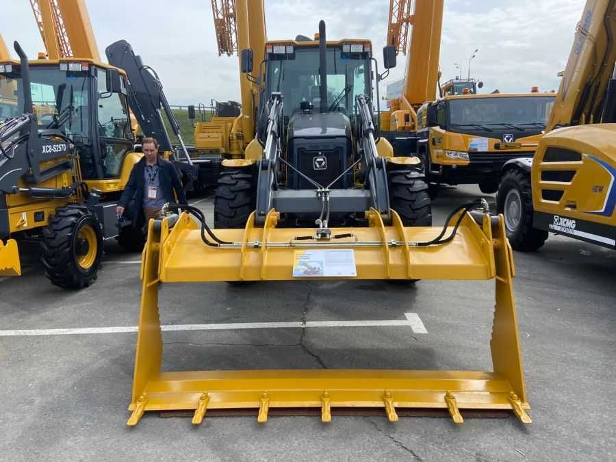 На складе! Экскаватор-погрузчик XCMG XC8-S3570
