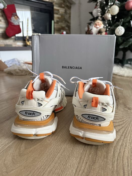 balenciaga track