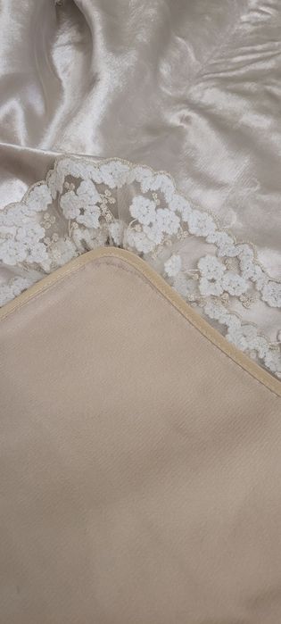 Продам  скатерть новую