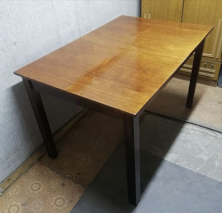 Продам полированный стол