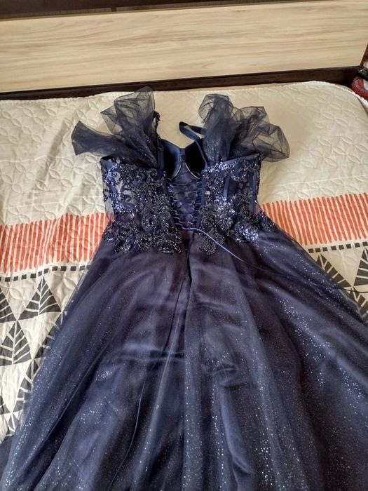 Продава се бална рокля