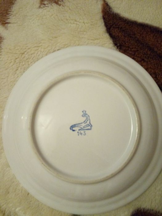 Продам полупорционые тарелки