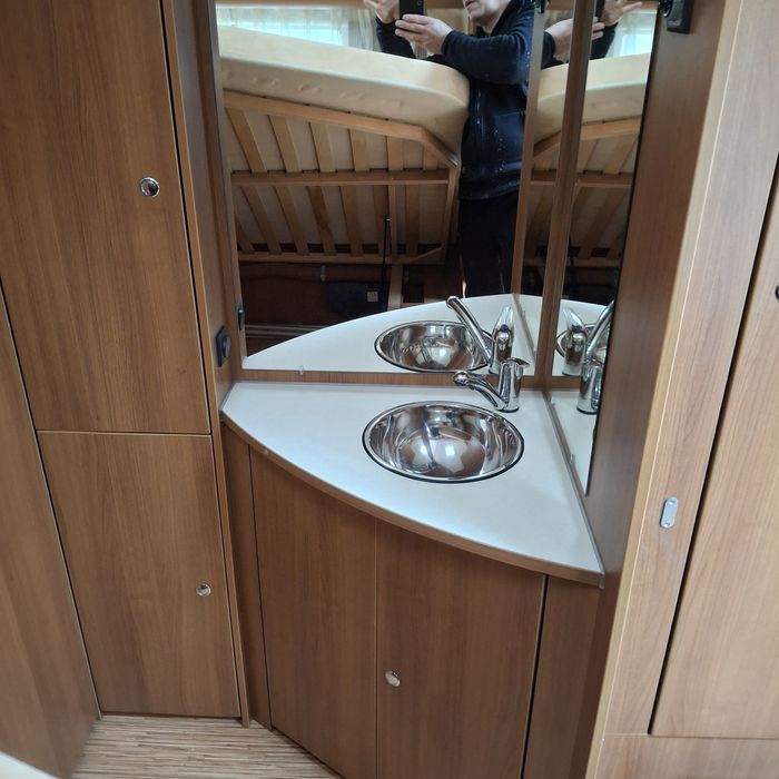 Продавам Карвана .