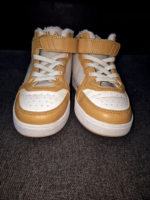 Vând ghetuțe fila baietel