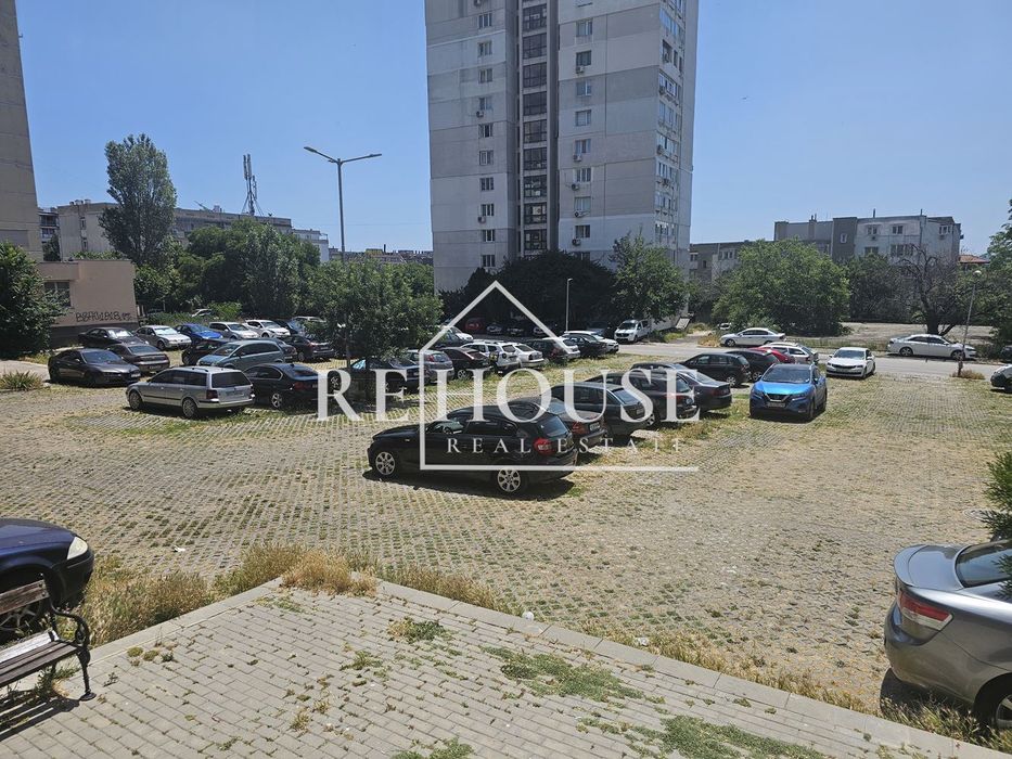 Продава се Тристаен апартамент в Варна, Левски - 95 кв.м за 1642 €/кв.м - Снимка #12