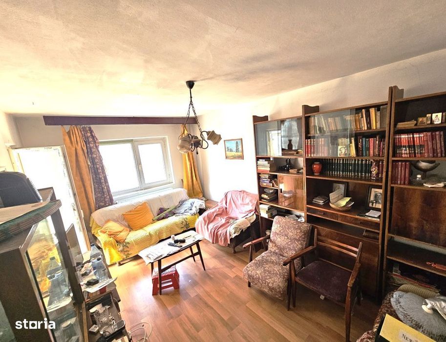 Alexandru cel Bun-Piata, apartament cu 3 camere, decomandat, liber