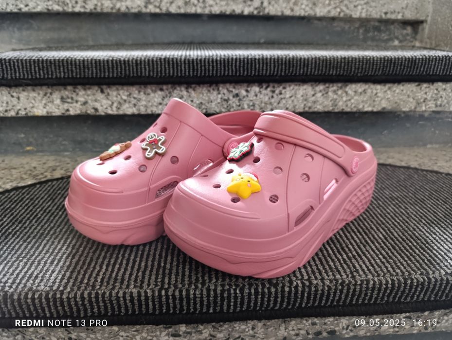 Нов дамски крокс, лек и удобен, номер 35/36.