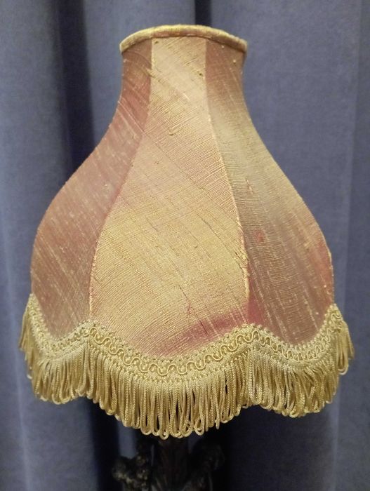 Красиви старинни лампи с абажури - лампа