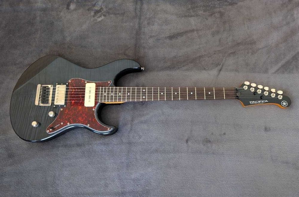 Yamaha Pacifica 611 Translucent Black