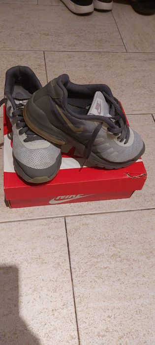 De vânzare    Adidasi