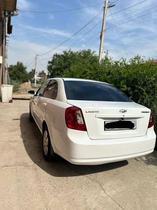 Lacetti sotiladi