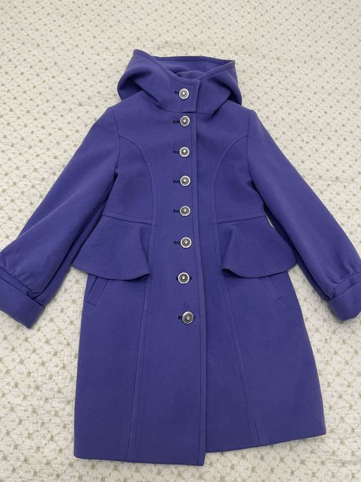 Продам на девочку пальто.