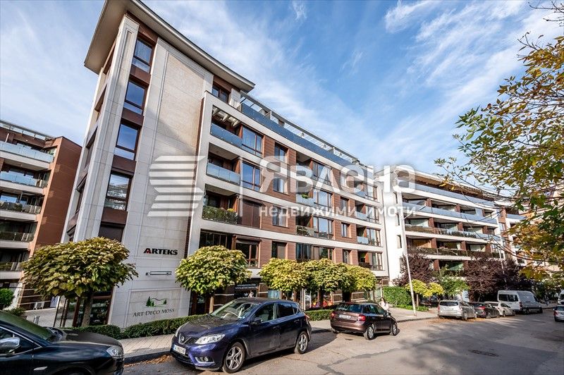 Продава се Тристаен апартамент в София, Младост 2 - 120 кв.м за 3292 €/кв.м - Снимка #8