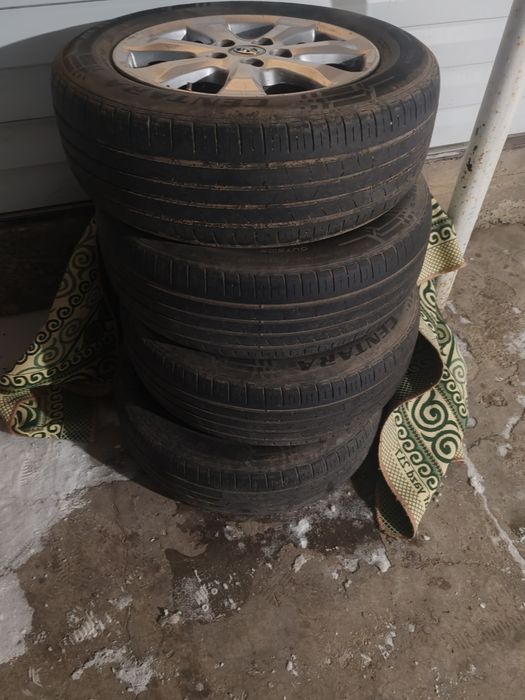 Продам летний комплект диски тойота