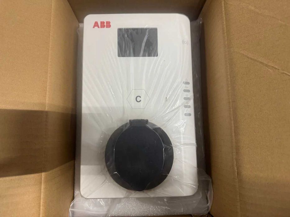 Stație de încărcare auto electrică ABB Terra AC Wallbox 7.4 kW