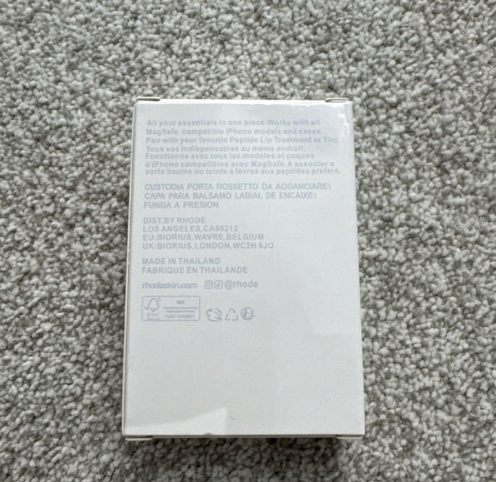 Rhode Snap-On калъф MagSafe за айфон заедно с rhode Lip Tint гланц
