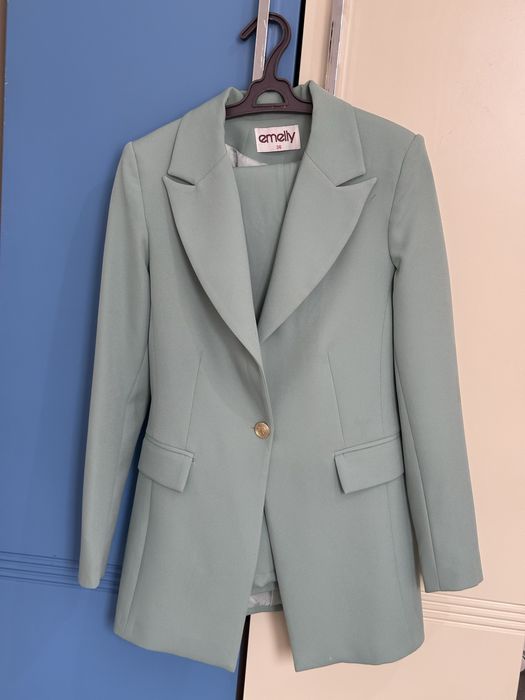 Женский костюм с брюками