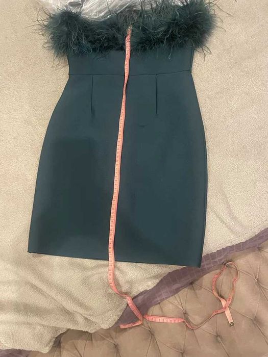 Къса рокля с пух