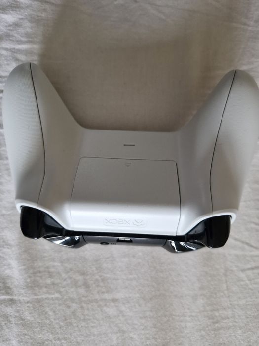 Продавам Xbox one s + Forza horizon 5