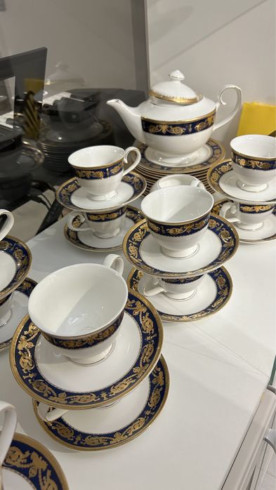Продам сервизный набор из 12 предметов