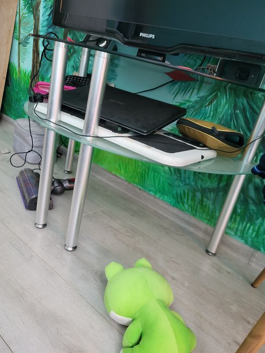 Масичка за телевизор и дървена маса