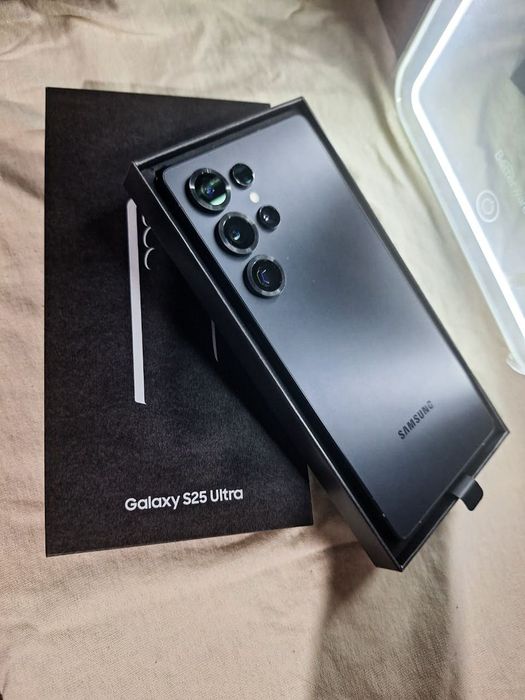 Продаються два телефона Samsung s25 ultra  на 512