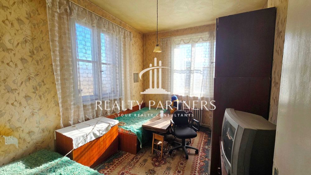 Продава се Тристаен апартамент в Перник, Изток - 70 кв.м за 1286 €/кв.м - Снимка #1