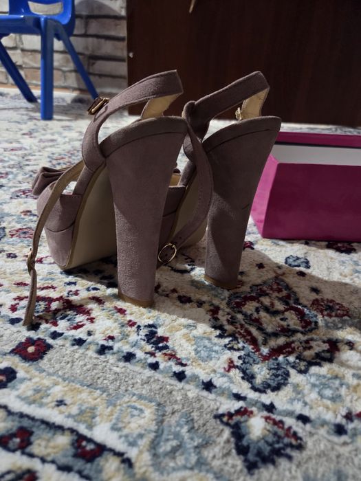 Обувь почти новая