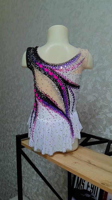 Яркий купальник для художественной гимнастики. Новый.рост 125-130см.