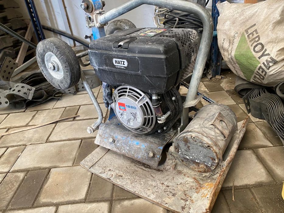 Închiriez placa vibranta, mai compactor, drujba tăiat beton.