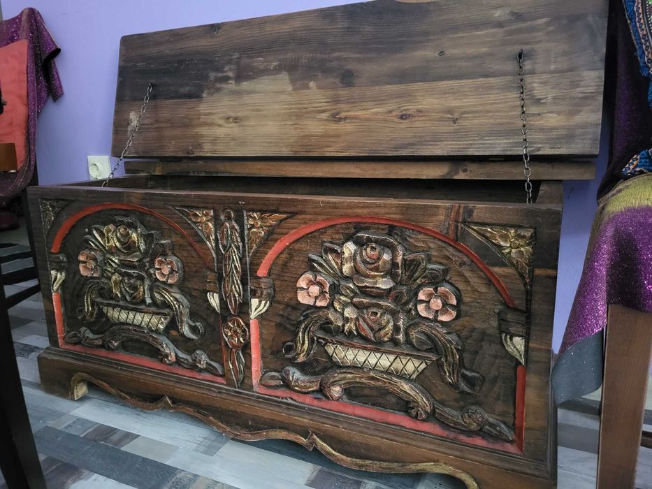 Старинна ракла от 17 век