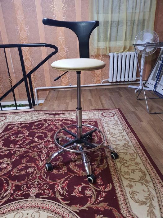 Стулья барные со спинкой