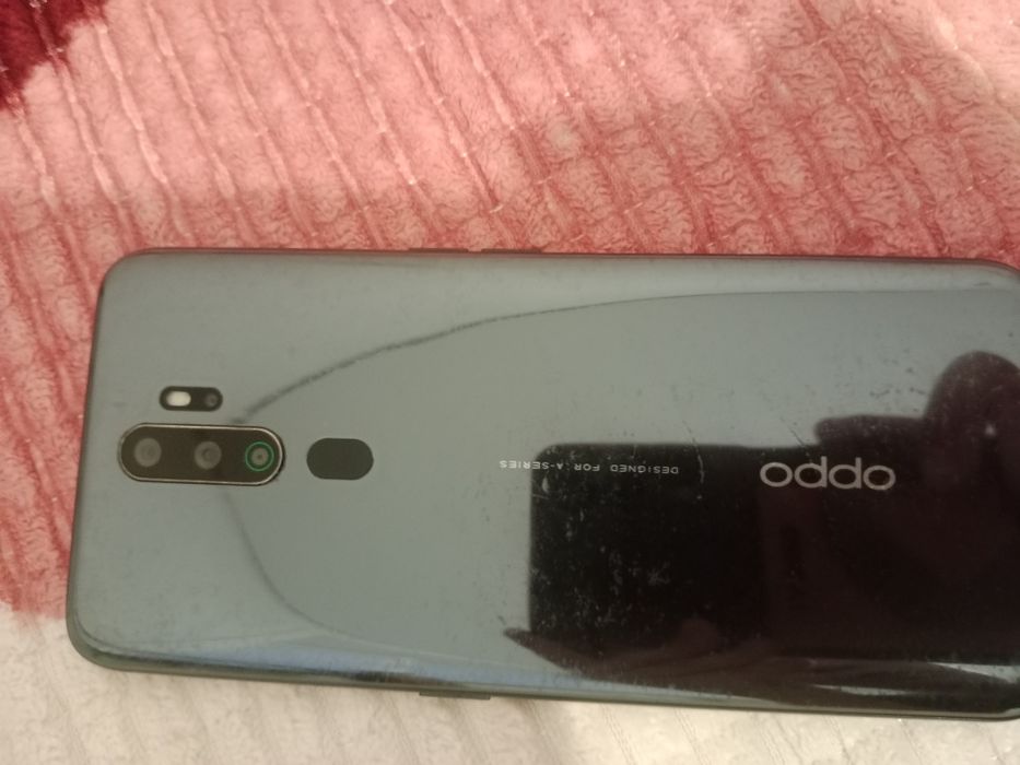 Oppo A5 2020 продаю могу продать 10000