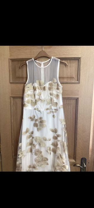 Различни модели нови рокли на символични цени