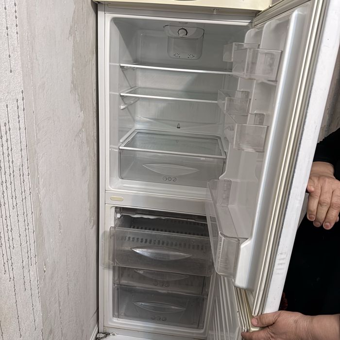 Холодильник робатоет в хорошем состояний