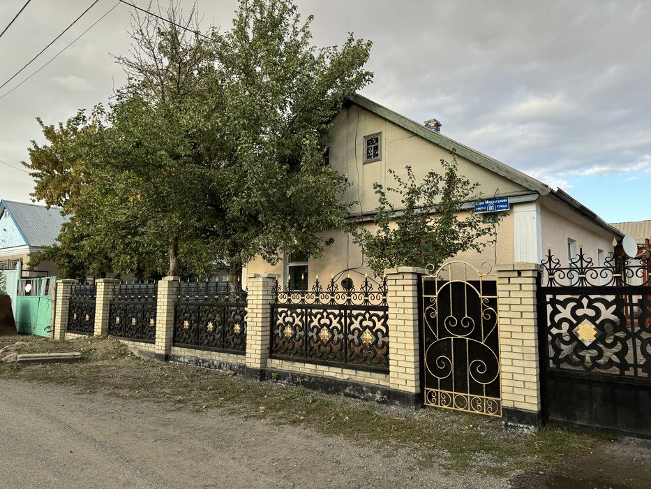 Продается дом отдельно стоящий по улице Молдагуловой  поселка Уштобе