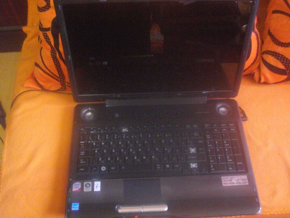 17,3" Лаптоп TOSHIBA P300-1GQ-ЗА ЧАСТИ/ЗА РЕМОНТ-Матрица Не Свети