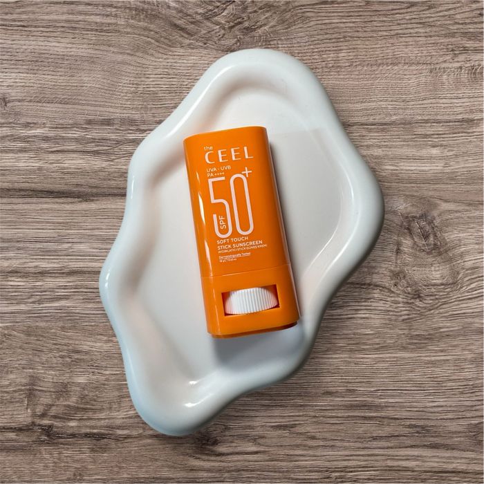 Слънцезащитен Стик SPF50+ с озаряващ ефект и копринено усещане