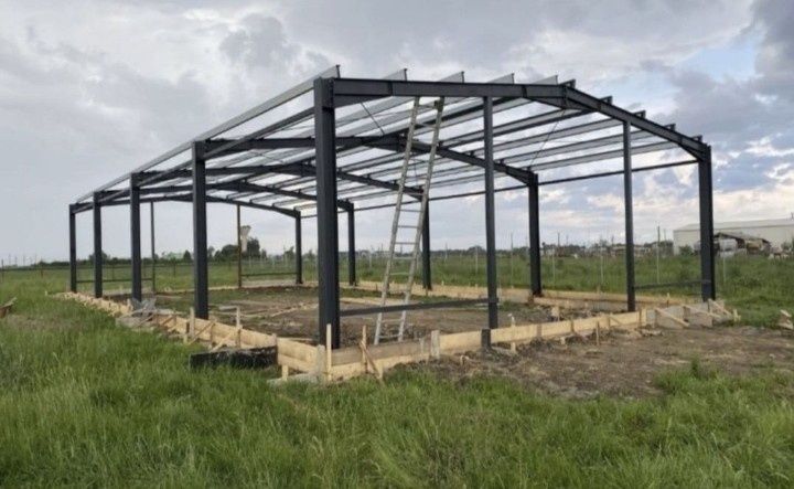 Vând hală metalică 15 x 20