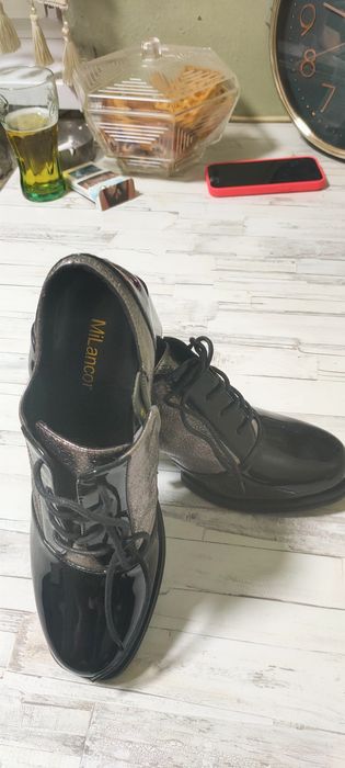 Продаются туфли.