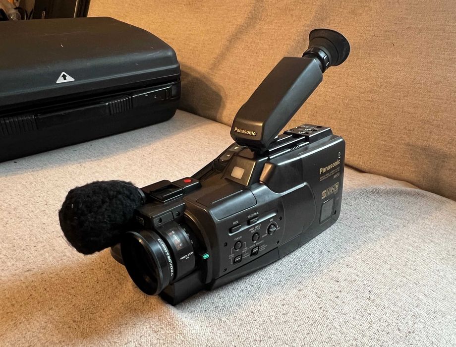 Camera video Panasonic NV-MS50B S-VHS + valiza - functionala
