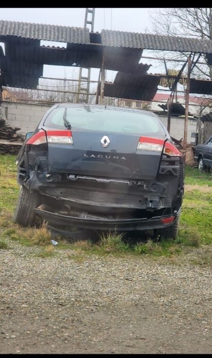 Vând Renault Laguna avariat
